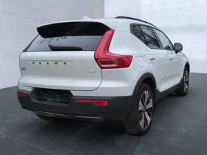 Volvo XC40 XC 40 Plus Dark Recharge Plug-In Hybrid 2WD Navi Bild 5