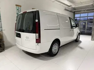 Hyundai STARIA Kastenwagen 1.6 T-GDi HEV 165 kW (224 PS) Sitz-... Bild 5