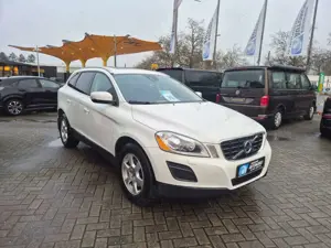 Volvo XC60 XC60 Summum 2WD*Automatik*Vollleder* Bild 4