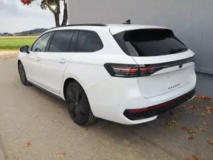 Volkswagen Passat Variant 2.0 TDI 142 kW 4Motion R-Line DSG ABT Pano 19 Z... Bild 2
