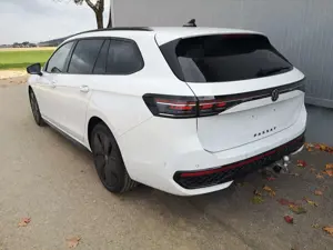 Volkswagen Passat Variant 2.0 TDI 142 kW 4Motion R-Line DSG ABT Pano 19 Z... Bild 3