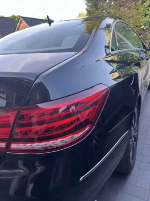 Mercedes-Benz E 250 (BlueTEC) d Coupe 9G-TRONIC Bild 3