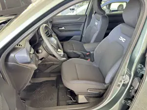 Dacia Duster Expression 4x4 TCe 130 ***SOFORT*** Bild 4