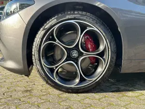 Alfa Romeo Giulia 2,0T Q4 NAVI|LED|SHZ|CarPlay|Tempomat Bild 5