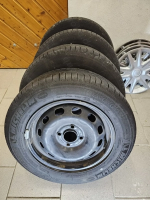 Sommerreifen 195 60 R15 auf Felgen für Fiesta 1,0