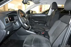 Volkswagen T-Roc 1.5 TSI Automatik Style AHK LED SzHzg Bild 5