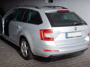 Skoda Octavia Octavia Combi 2.0 TDI (Green tec) DSG Ambition Bild 3