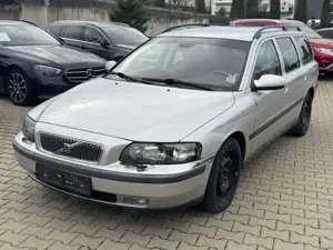 Volvo V70 2.4 D Kinetic Bild 2