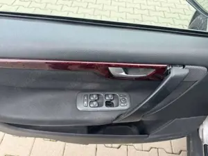 Volvo V70 2.4 D Kinetic Bild 5