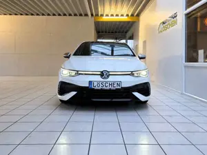 Volkswagen Golf VIII Limo R 4Motion Panorama Head-Up Bild 3