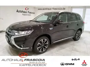 Mitsubishi Outlander 2.0 Top 4WD Leder Navi ACC PDC Rückfahrkam. StandH