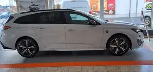 Peugeot 308 Hybrid 136 GT Bild 3