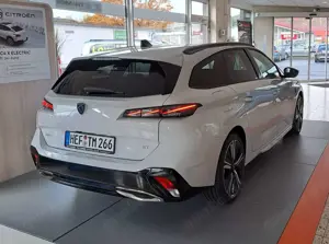 Peugeot 308 Hybrid 136 GT Bild 4