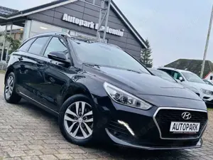 Hyundai i30 cw *1.HAND*AUTOMATIK*SHZ*LENKRAD HEIZBAR*