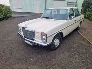 Mercedes-Benz 220 W115 /8 Originalzustand Top Garagenfahrzeug Bild 3