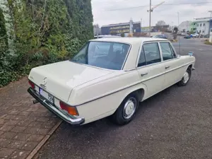 Mercedes-Benz 220 W115 /8 Originalzustand Top Garagenfahrzeug Bild 4