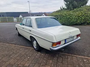 Mercedes-Benz 220 W115 /8 Originalzustand Top Garagenfahrzeug Bild 5