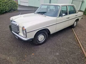 Mercedes-Benz 220 W115 /8 Originalzustand Top Garagenfahrzeug Bild 2