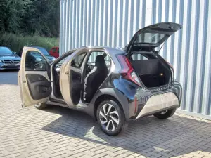 Toyota Aygo 1.0 Teamplayer ACC+Navi+SHZ+2xKlima+Kam. Bild 5