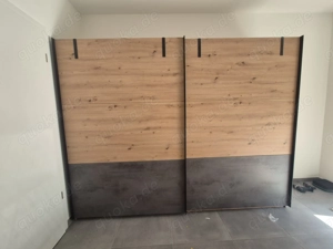 Kleiderschrank mit Schwebetüren