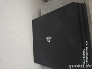 Playstation 4 Pro 1B und 2 Controller