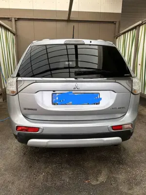 Mitsubishi Outlander 2.2 DI-D 4WD Aut. Plus Bild 4