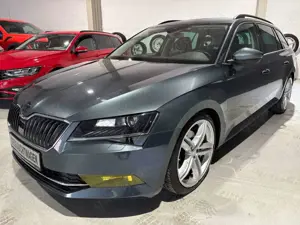 Skoda Superb Combi 2.0 TDI*AHK*Navi*Bi-Xenon*