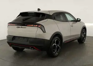 Alfa Romeo Junior Ibrida 1.2 VGT 48V-Hybrid (100kW) Speciale Spec...