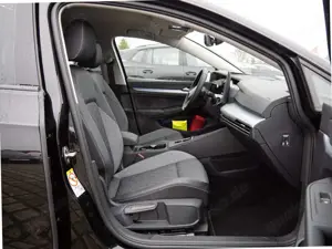 Volkswagen Golf VIII 1.5 eTSI Goal AHK ACC MATRIX-LED Bild 2