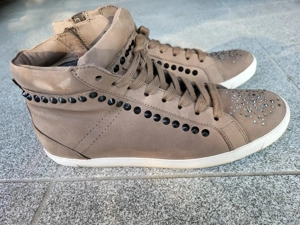 Neuwertige beige Sneakerboots von Kennel u. Schmenger aus Feinvelourleder, Größe 40