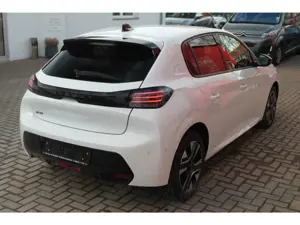 Peugeot 208 Allure PT100 360Kam Navi Shz PDC TWA DAB Apple Bild 5