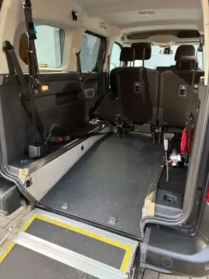 Citroen Berlingo Berlingo XL BlueHDi 130 EAT8 SHINE Bild 4