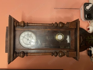 Regulator antik mit Pendel um 1900 