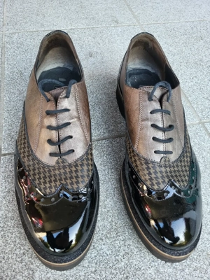 Halbschuhe Damen geschnürt im Ledermix schwarz gold von Paul Green, Größe 40