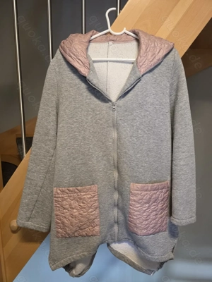 Verkaufe knielangen Mantel   Jacke mit Kapuze