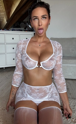 W42 Milf bietet heiße Fotos & Videos 