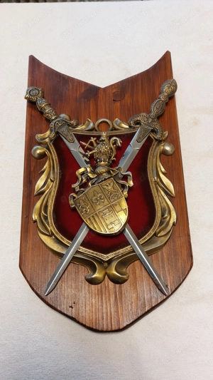 Ritterschild mit Wappen