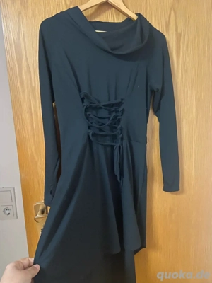 schwazes Kapuzenkleid mit Schnürung langarmig