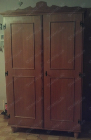 Schrank, Kommode, Spiegel, Bett,