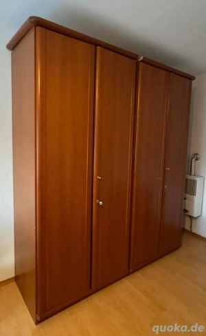 Großer Kleiderschrank 