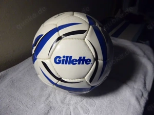   Leder Fussbälle   Gilette und Coca Cola 