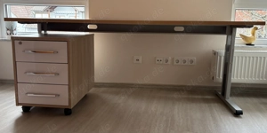 Schreibtisch Buche manuell höhenverstellbar mit Unterstellcontainer