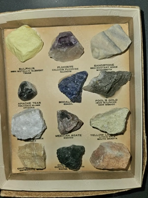 Antik! Schöne, alte Mineralien Sammlung Halbedelsteine Rosenquarz Achat TOP!