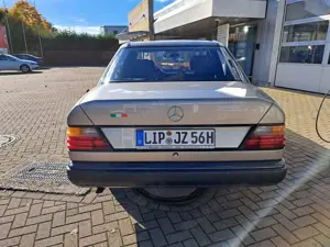 Mercedes-Benz E 230 E-Klasse Bild 3