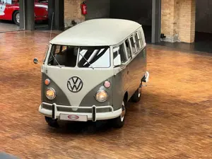 Volkswagen T1 Bus 1500 (7-Sitzer)