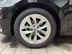 Skoda Octavia Combi 1.5 eTSI DSG Selection LED+ACC+Nav Bild 2