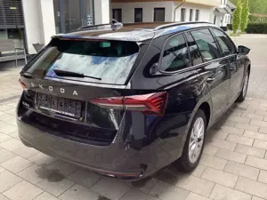Skoda Octavia Combi 1.5 eTSI DSG Selection LED+ACC+Nav Bild 5