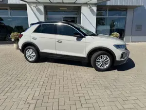 Volkswagen T-Roc Life 1.5l TSI RFK AHK NAVI ACC Bild 3