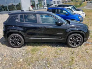 Jeep Avenger Elektro BEV Summit Bild 2