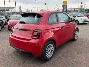 Fiat 500 Elektro RED MY25 Komfortpaket Automatik